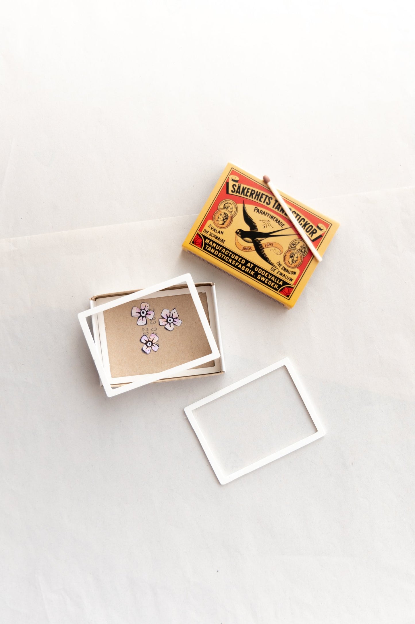 Matchbox-sized diorama frame kit